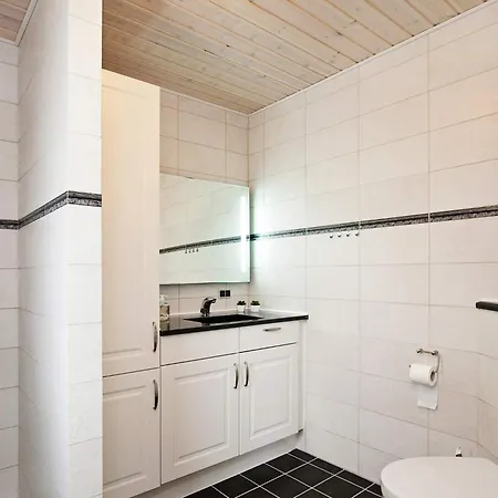 8 Person In Harpelunde-by Traum Harpelunde