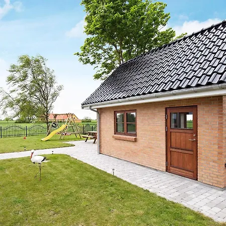 8 Person In Harpelunde-by Traum